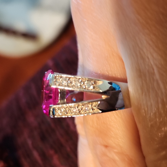 Beautiful bright pink tourmaline sterling silver ring - Picture 2 of 5
